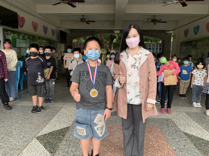 潘宏裕學生參加南投縣主委盃跆拳道比賽亞軍